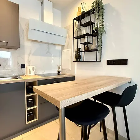 Lovely And Charming In The Heart Of - Total Comfort *